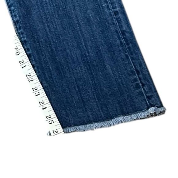 Lucky Brand Stylish Blue Denim Cropped Jeans With Patch Design, Size 8/29 - Picture 5 of 9